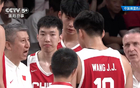 中国男篮一度领先16分却遭逆转惨遭击败，廖三宁关键时刻两罚仅中一球错失绝杀良机，比赛剧情堪称戏剧性十足引发热议