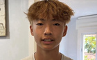14岁天才少年李昊炎正式加盟西班牙巴塞罗那足球俱乐部，引发广泛关注，135名热心球迷共同筹集1.35万元奖学金，委托知名足球经纪人董路亲手转交，助力少年圆梦绿茵场